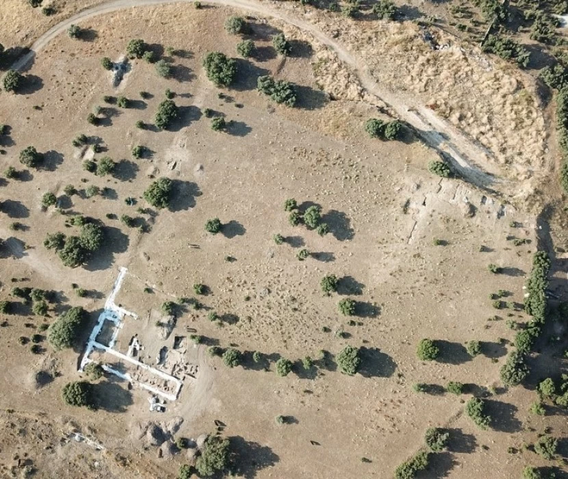 La incoación del cerro de Los Almadenes como zona arqueológica atiende también a la ubicación del complejo minero metalúrgico en las inmediaciones del Parque Natural de la Sierra de Guadarrama y su re